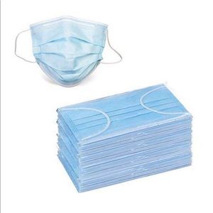 100 Disposable Face Masks with 3-ply filter